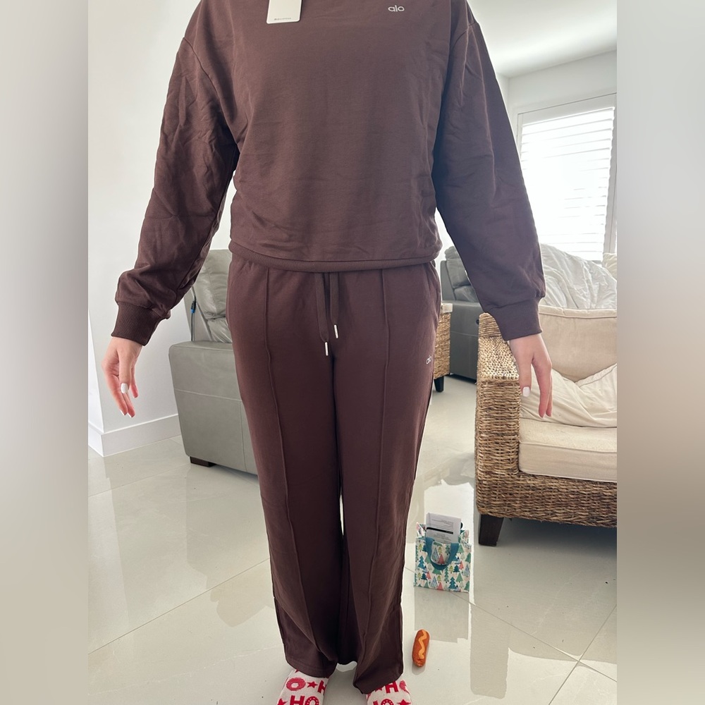 ALO Yoga Accolade Crew Neck & Sweatpants- Inspired Size M NWT